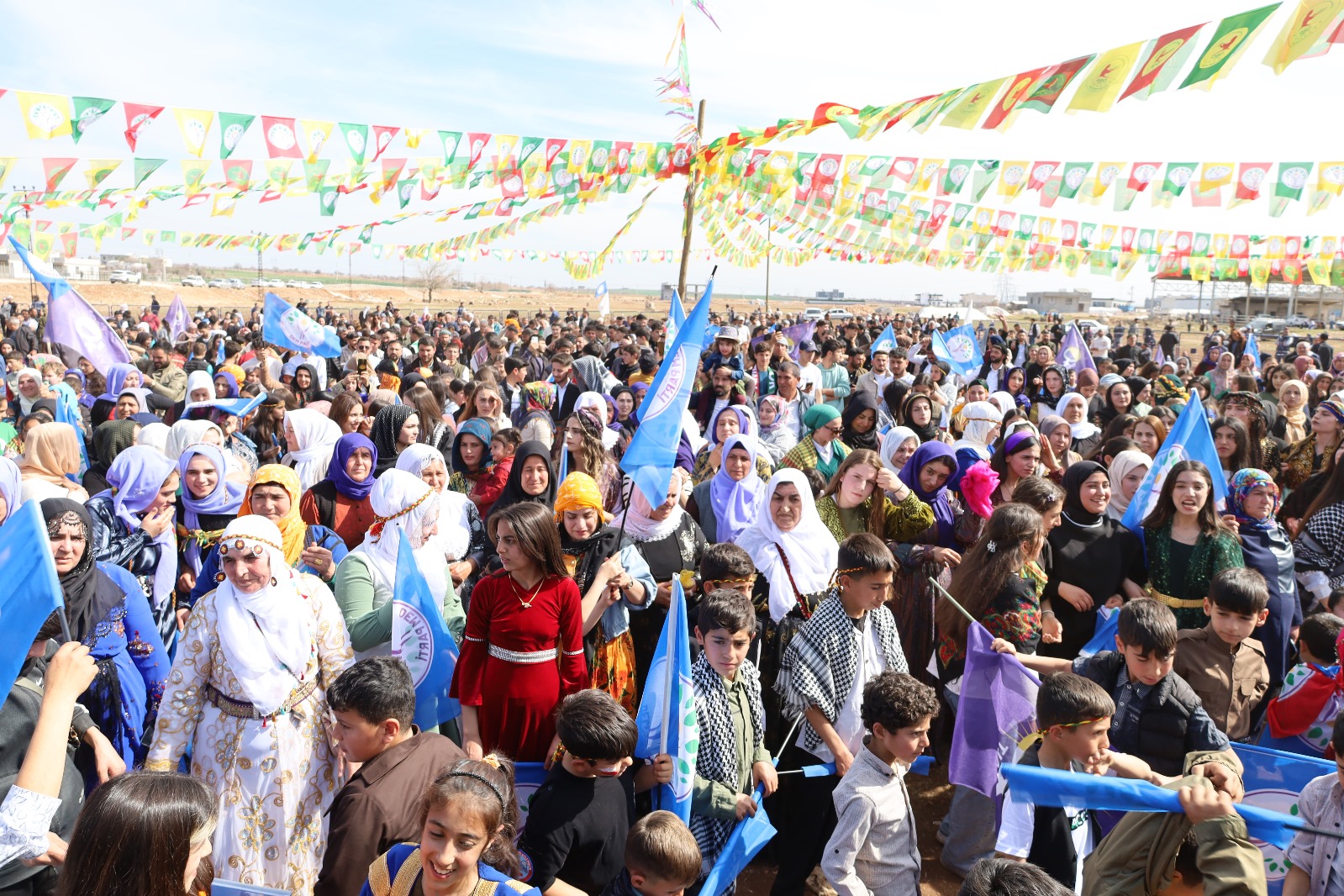 Hilvan'da Newroz ateşi yakıldı