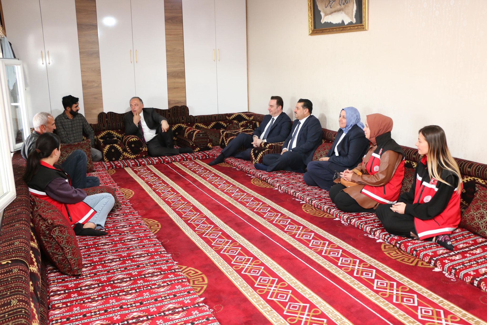 Beşiz Bebekleri Olan Felhan Ailesine Bakanlık Ziyareti