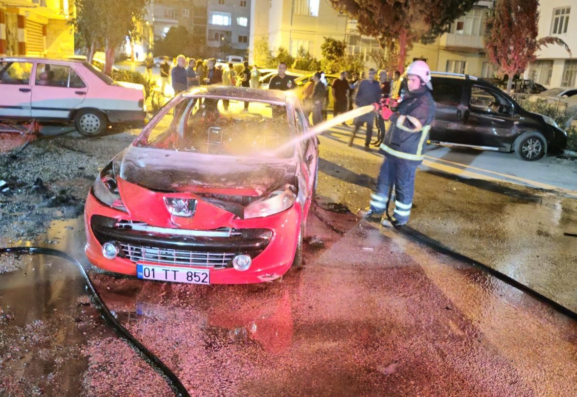 Annesinin Arabasını Yaktı