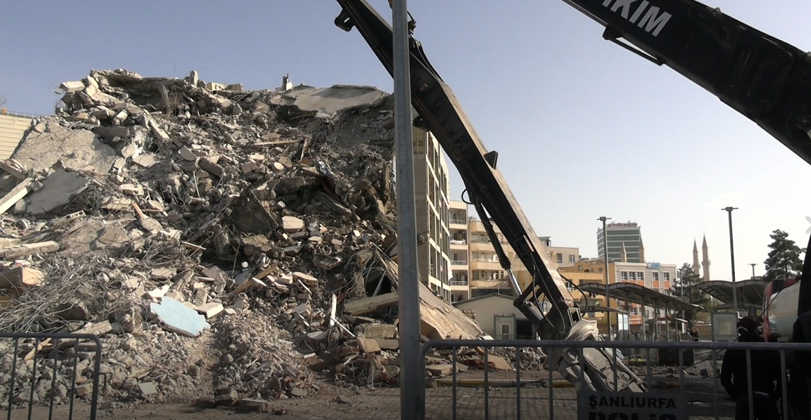 Şanlıurfa'da Riskli Binaların Yıkımı Devam Ediyor