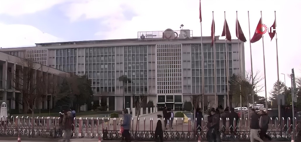 İBB Önünde Güvenlik Önlemleri Artırıldı