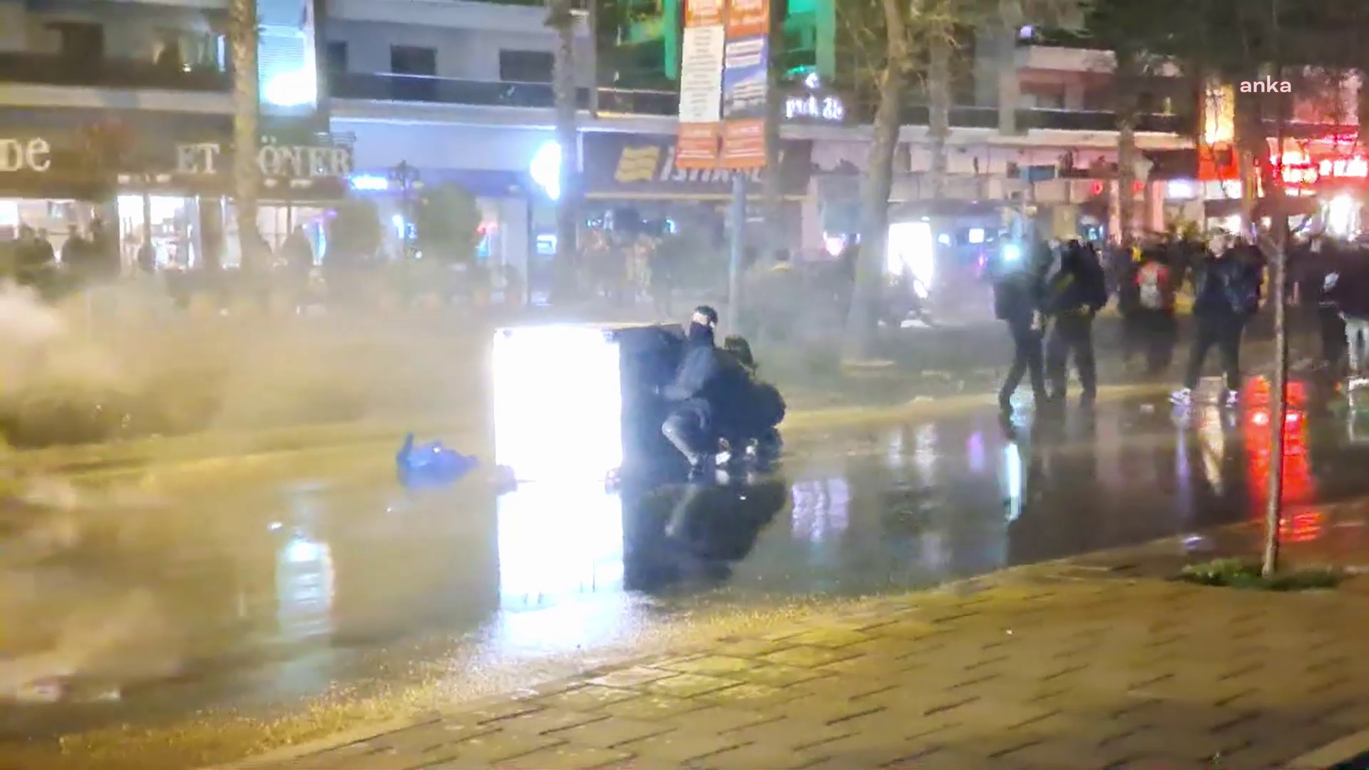 İzmir'de 176 kişi gözaltına alındı