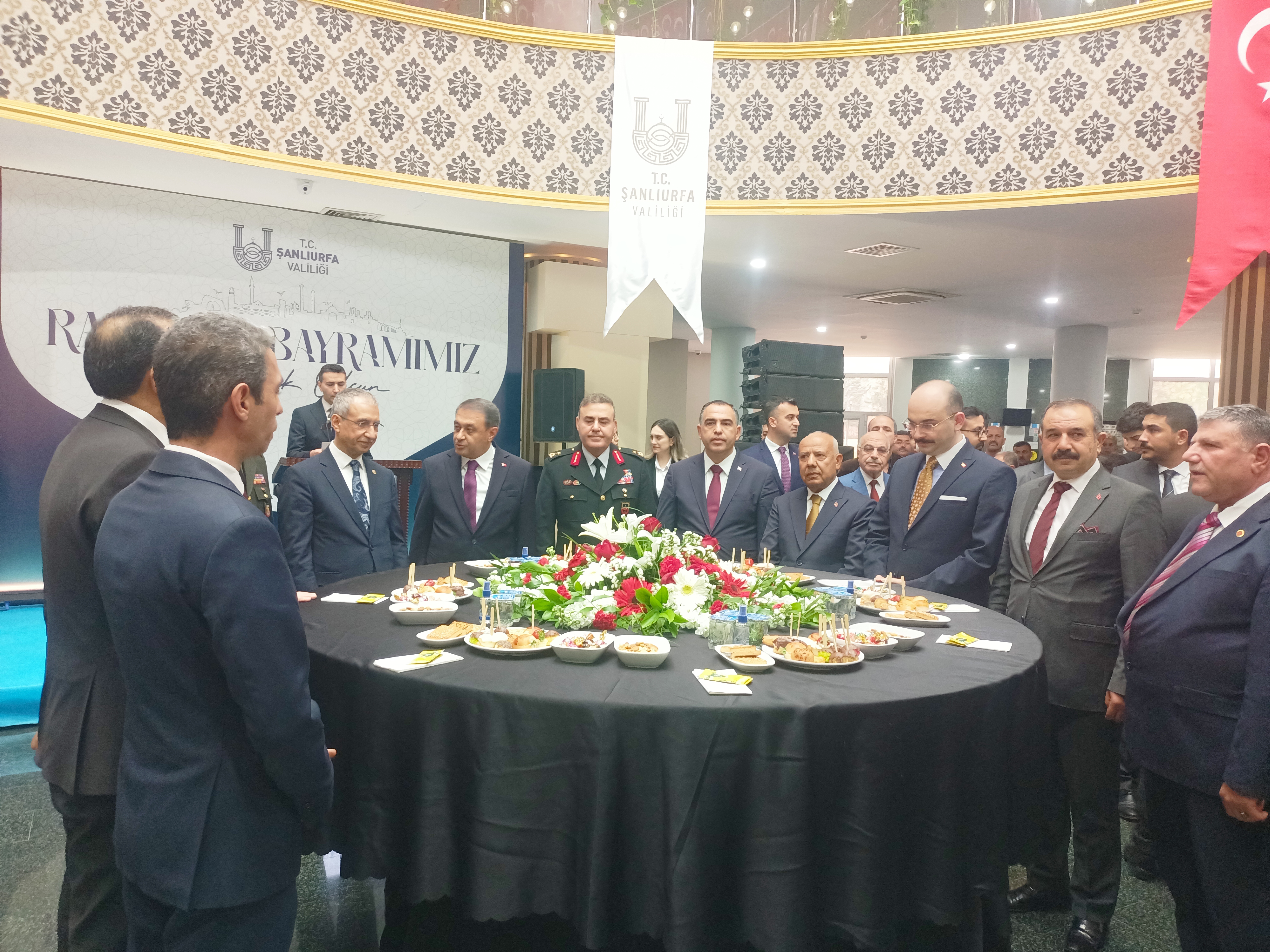 Urfa'da Bayramlaşma: Birlik ve Hüzün Bir Arada