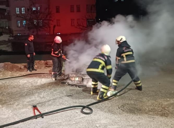 Seyir Halindeki Otomobil Küle Döndü