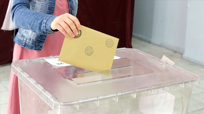 Bir Tutam Saç: Aşkın, Sadakatin ve Siyasetin Sessiz Sembolü