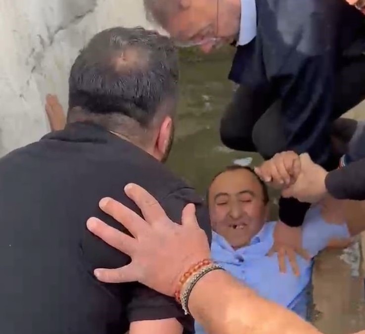 Geç Kalanları Suya Atmak Bayramda Geleneğe Dönüştü!