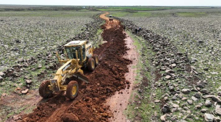Şanlıurfa’da Kırsal Yollar Yenileniyor, Altyapı Güçleniyor