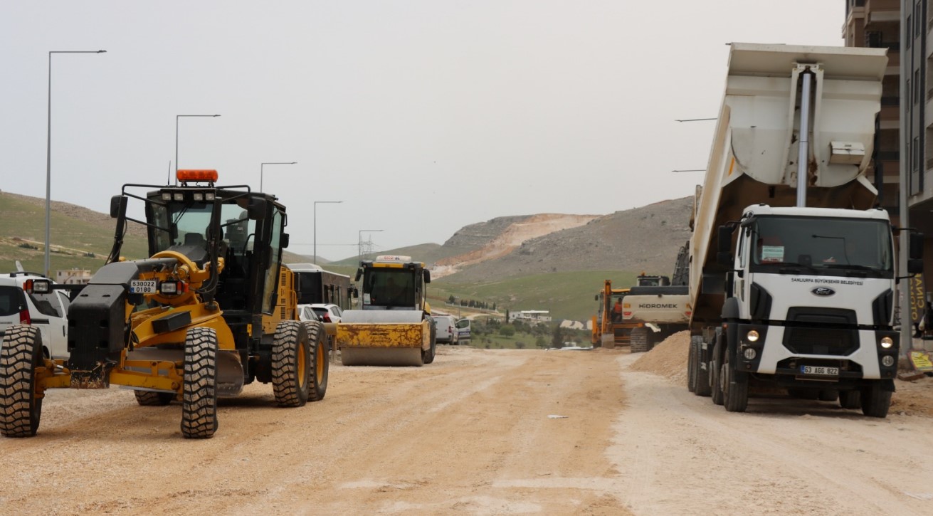 Şanlıurfa'da Ulaşım İçin Asfalt Çalışmaları Başladı