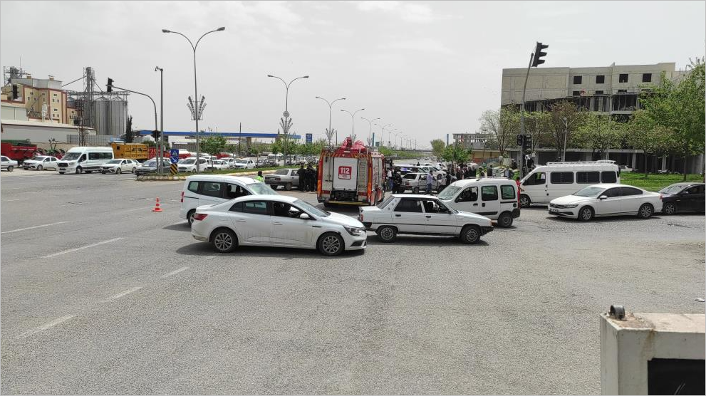 Şanlıurfa'da İki Otomobil Çarpıştı: 8 Kişi Yaralandı