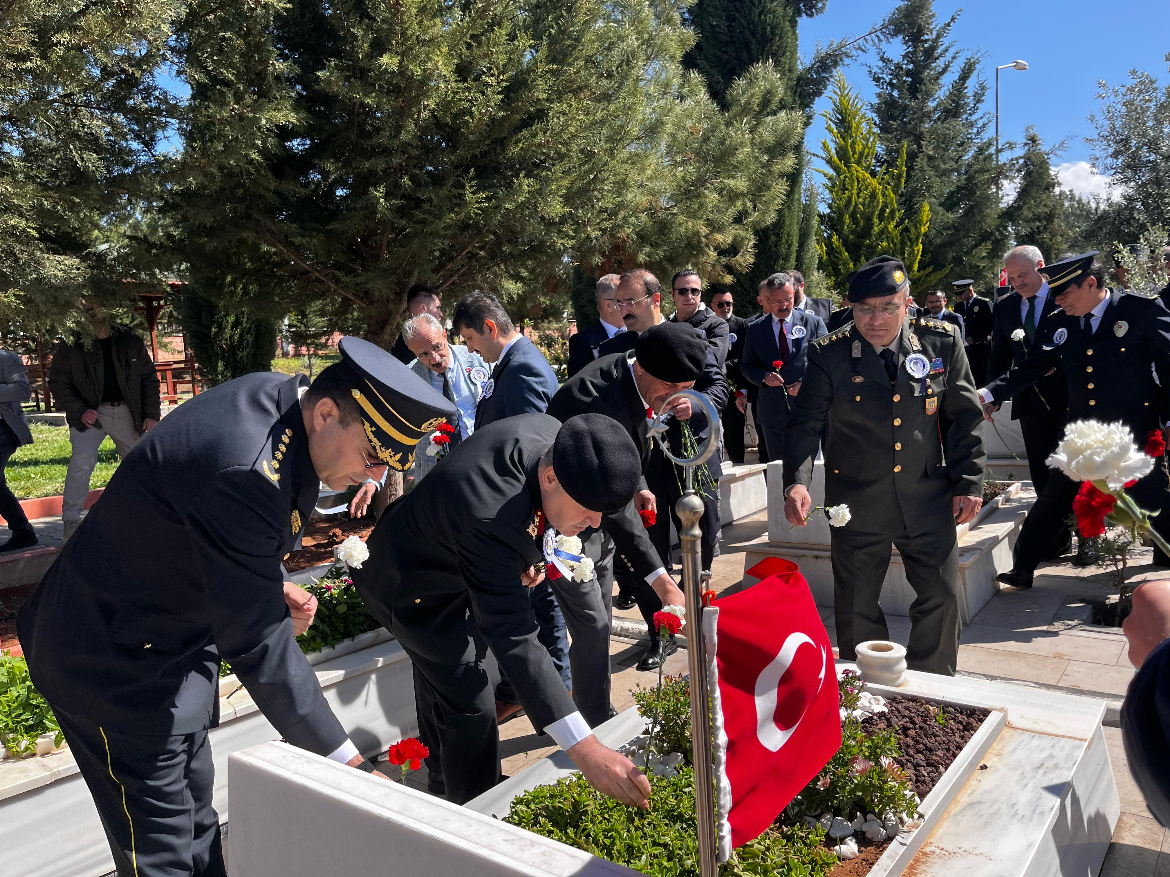 Şanlıurfa Şehitlik Anıtı’nda Duygu Dolu Anlar