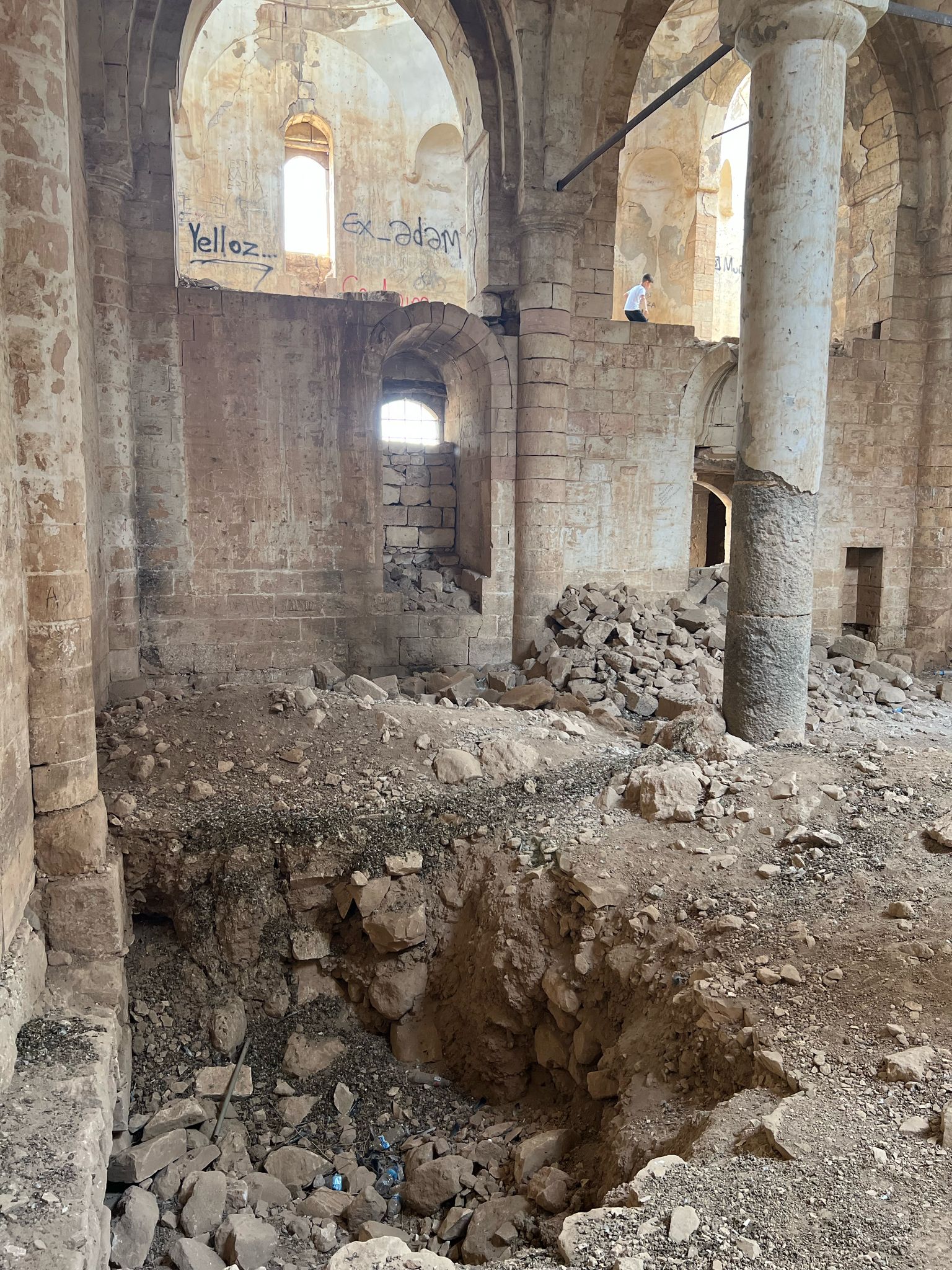 Germuş Kilisesinin Kubbesi Yıkılmış Durumda...