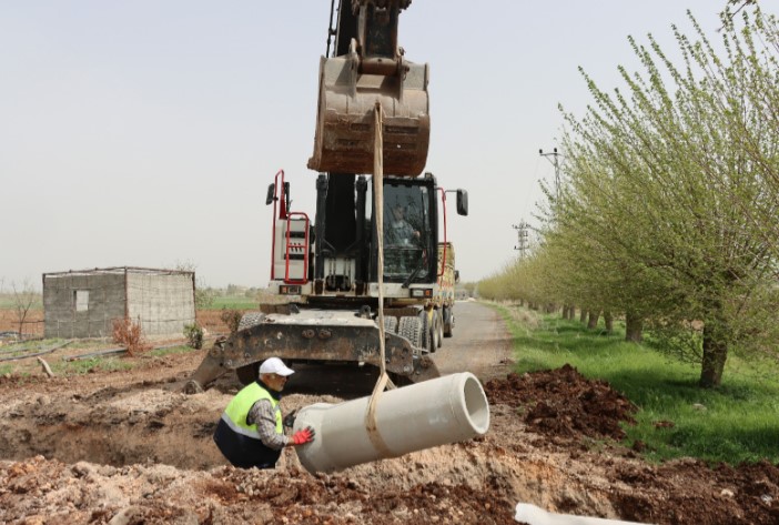 Şanlıurfa’da Kırsal Yollar Yenileniyor, Altyapı Güçleniyor