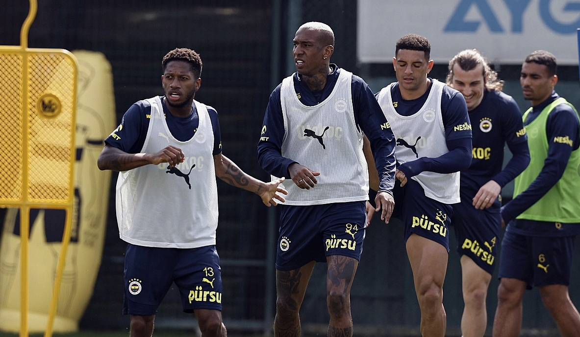 Fenerbahçe Kayserispor'u konuk ediyor!
