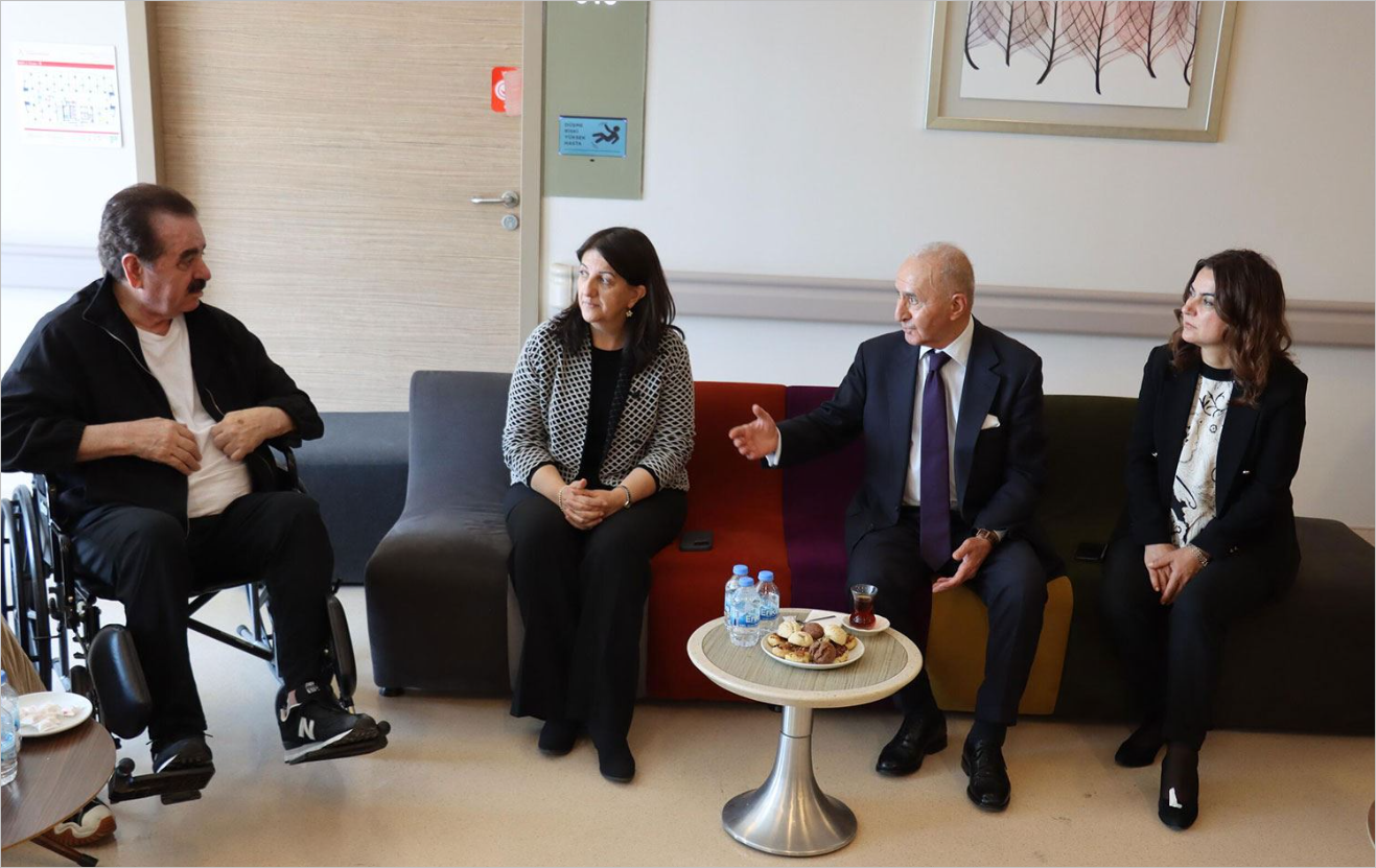 İbrahim Tatlıses’ten Sırrı Süreyya Önder’e Moral Ziyareti
