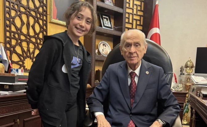 Bahçeli’ye Roblox Ricası: “Devlet Dedemiz Bu İşi Çözer”