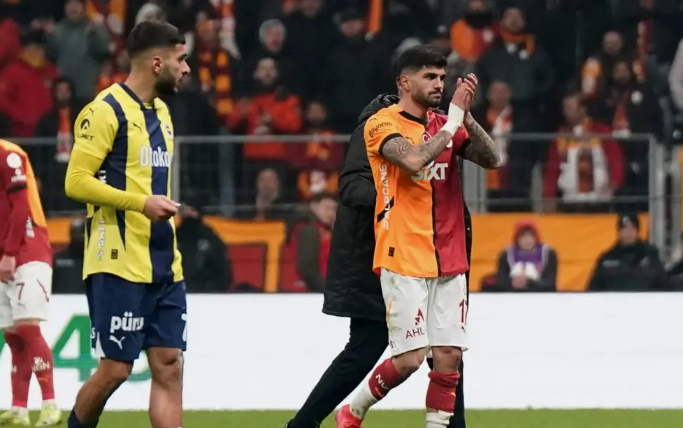 Galatasaray Bek Krizini Eren Elmalı İle Çözdü..