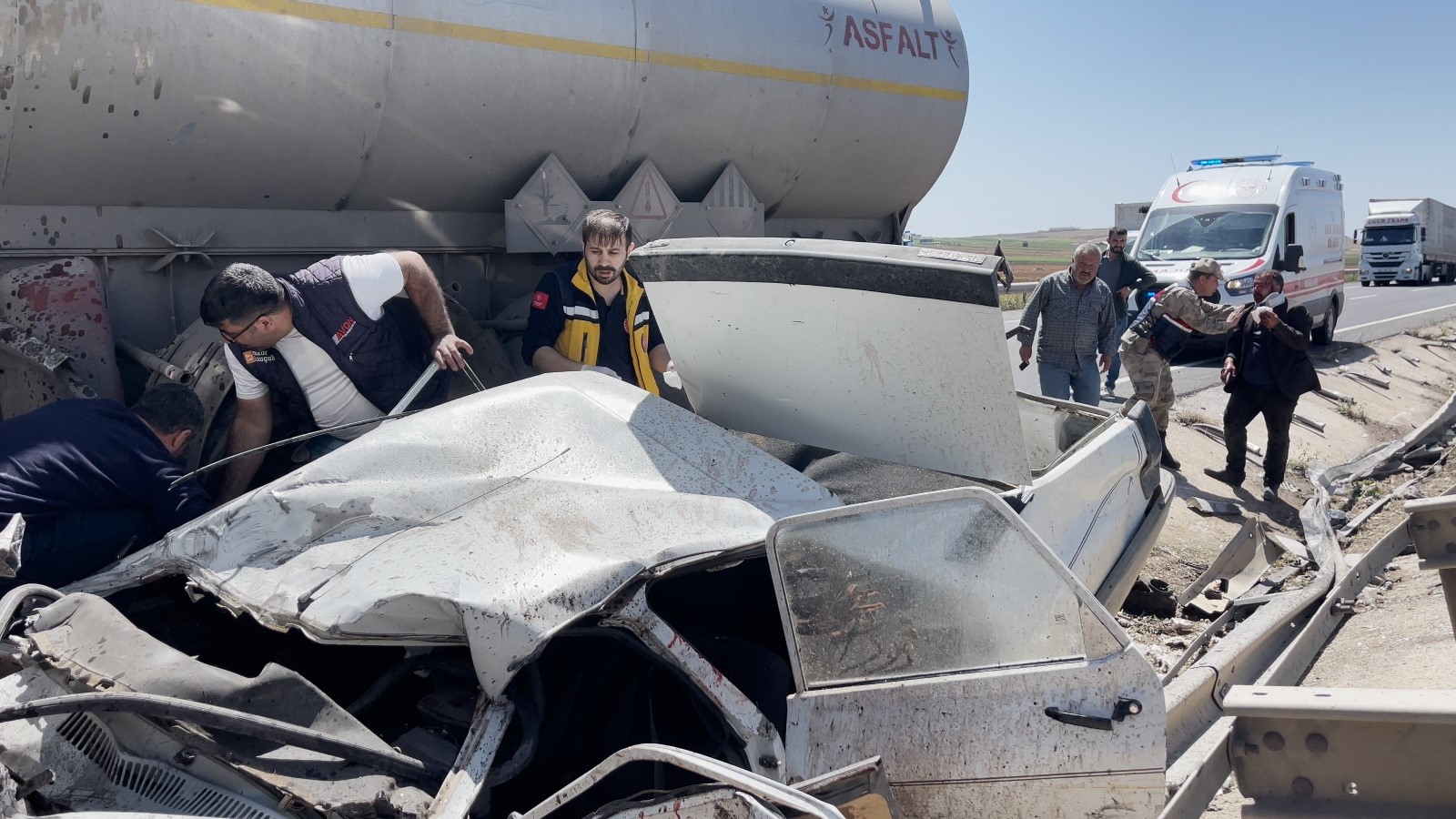 Şanlıurfa’da Tır otomobil İle Çarpıştı: 4 yaralı
