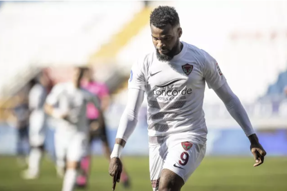 Süper Lig'in Eski yıldızı 11. Kattan düşerek Öldü...