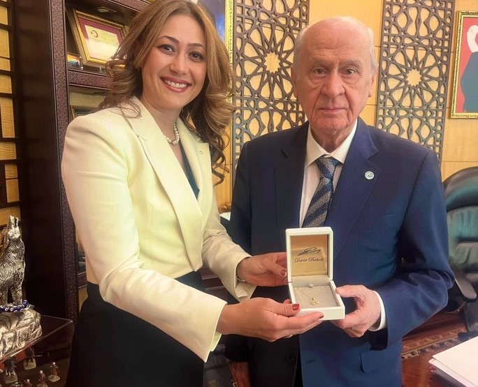 Bahçeli’ye Roblox Ricası: “Devlet Dedemiz Bu İşi Çözer”