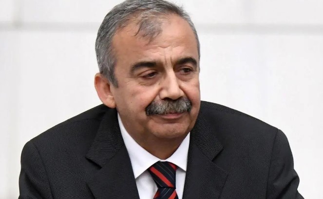 Sırrı Süreyya Önder Hayat Mücadelesi Veriyor!