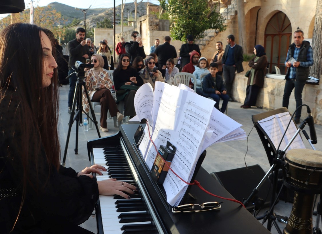 Halfeti’nin Karagülü Festivale Damgasını Vurdu