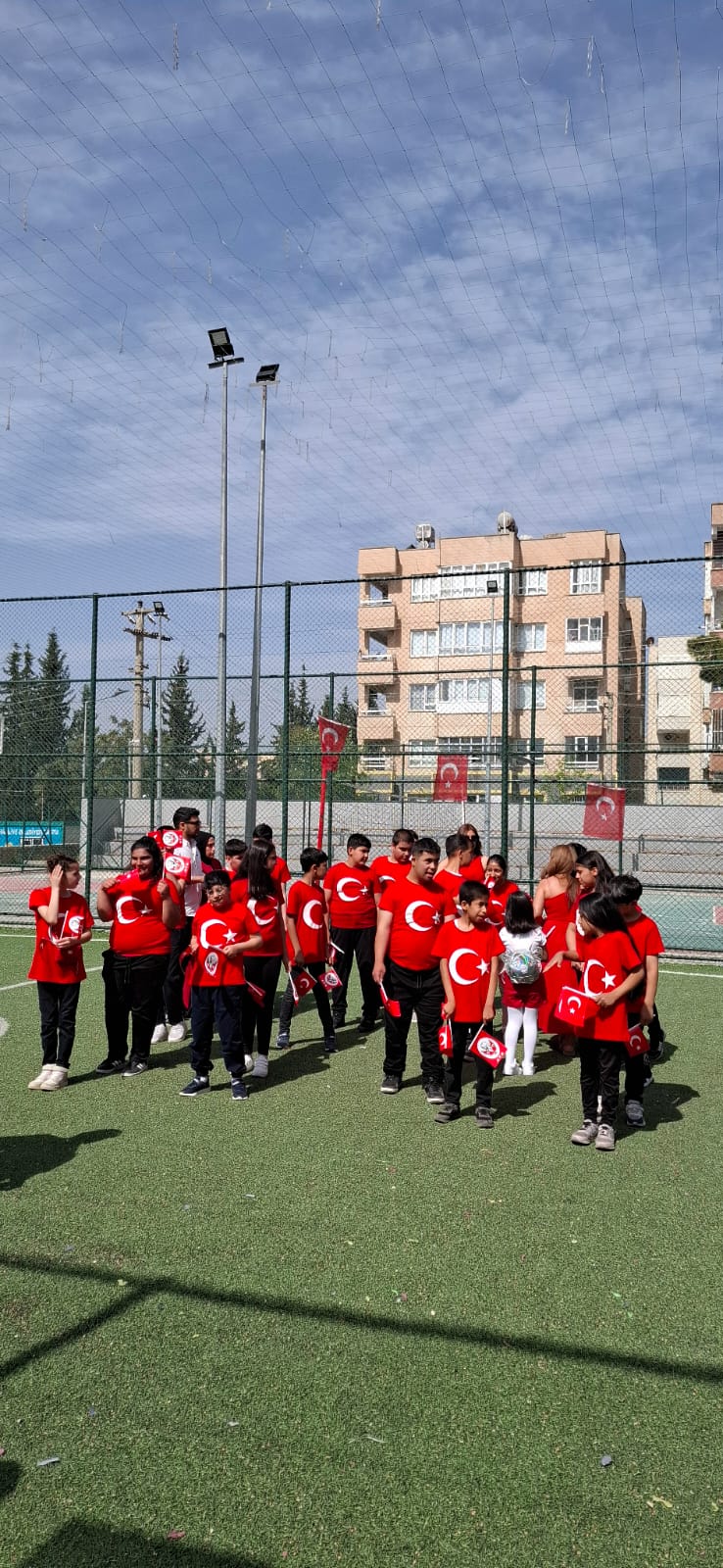 Şanlıurfa'da Bayraklar Otizmli Yüreklerle Dalgalandı