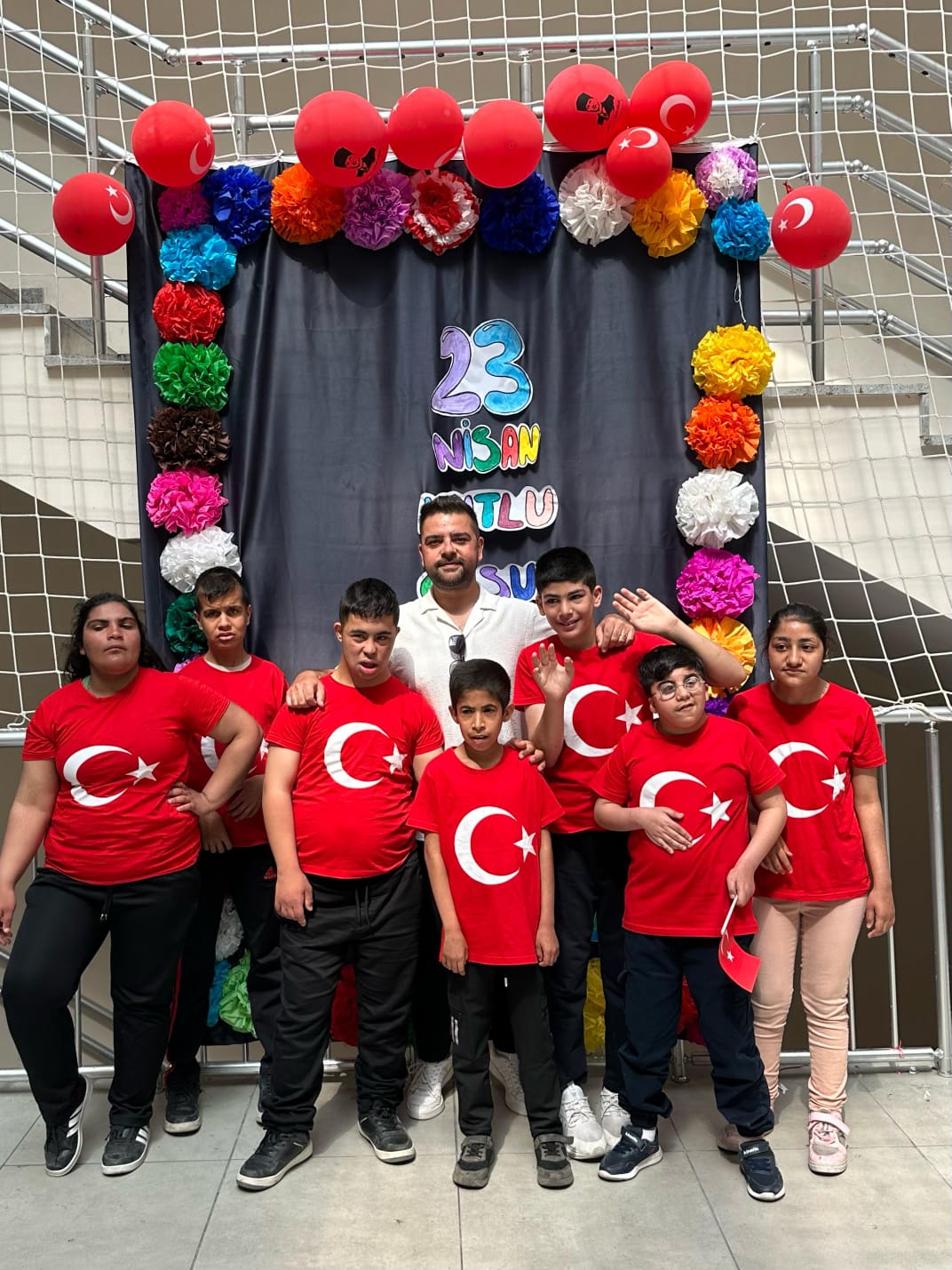 Şanlıurfa'da Bayraklar Otizmli Yüreklerle Dalgalandı