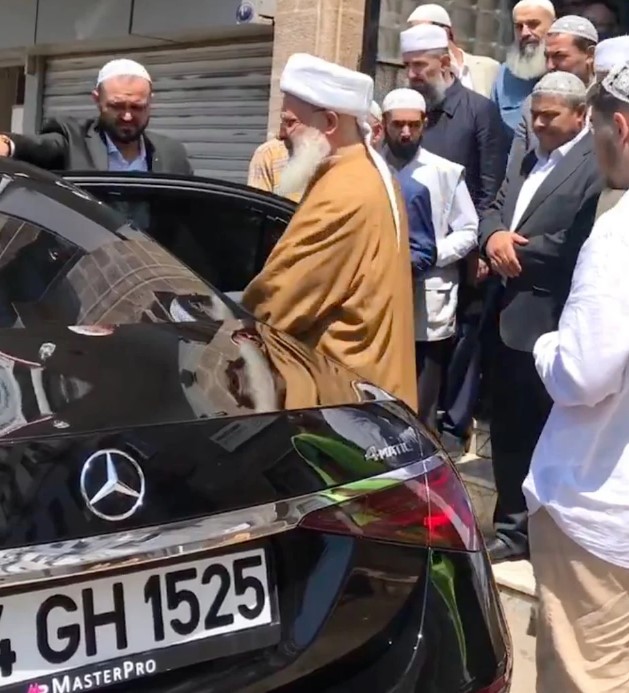 Trafikte Çakarlı Araç Gerginliği: Menzil Detayı