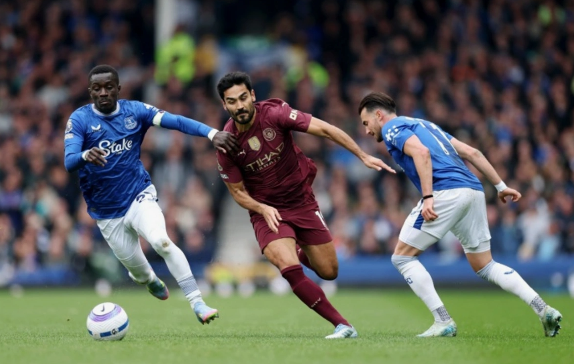 Manchester City Son Dakikalarda Bulduğu Gollerle Kazandı..