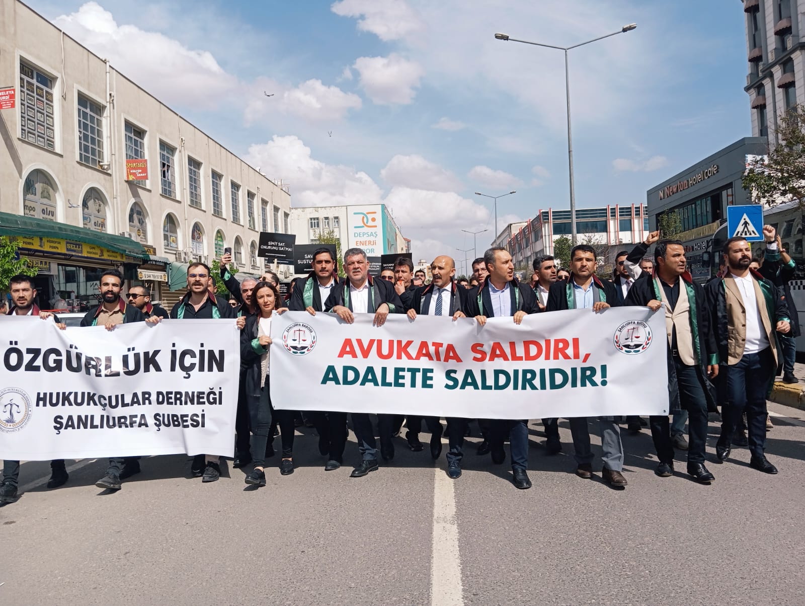 Urfa'da Darbedilen Avukatlara Destek Yürüyüşü