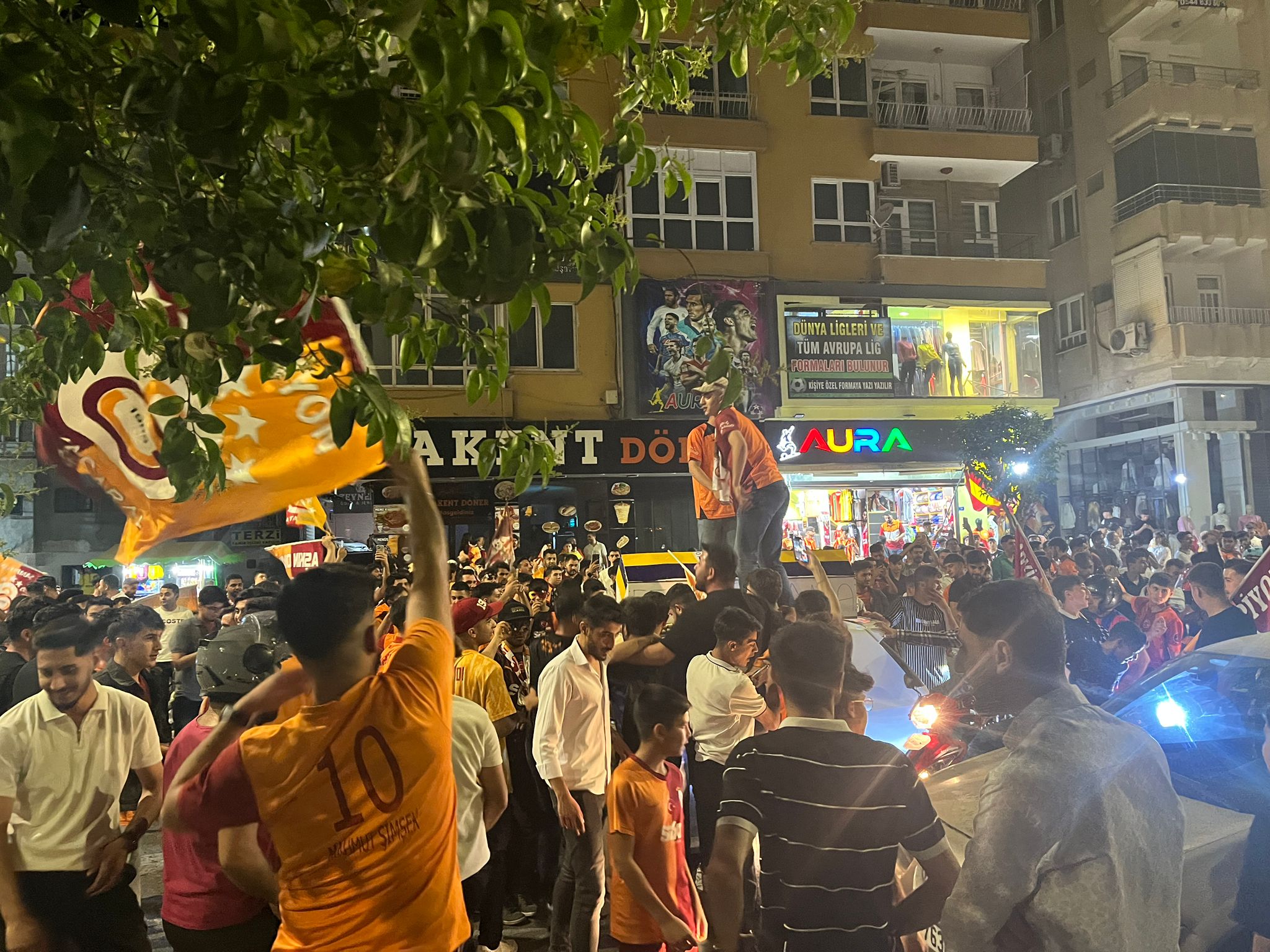 Şanlıurfa'da Galatasaray Şampiyonluğu Çoşkuyla Kutlandı