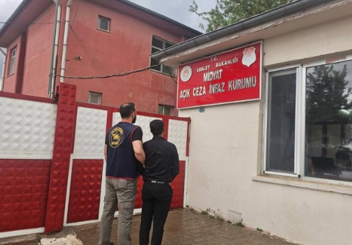 Firari Hükümlü Düğün Salonunda Kısmetini Ararken Yakalandı!