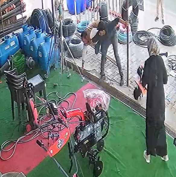 Kızını Taciz etti, Annesine Bıçakla Saldırdı!