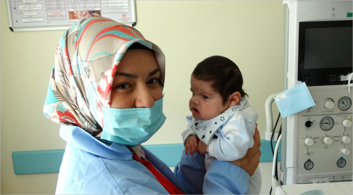 Doğar Doğmaz Hayata Tutundu: Tıp Tarihine Geçti!