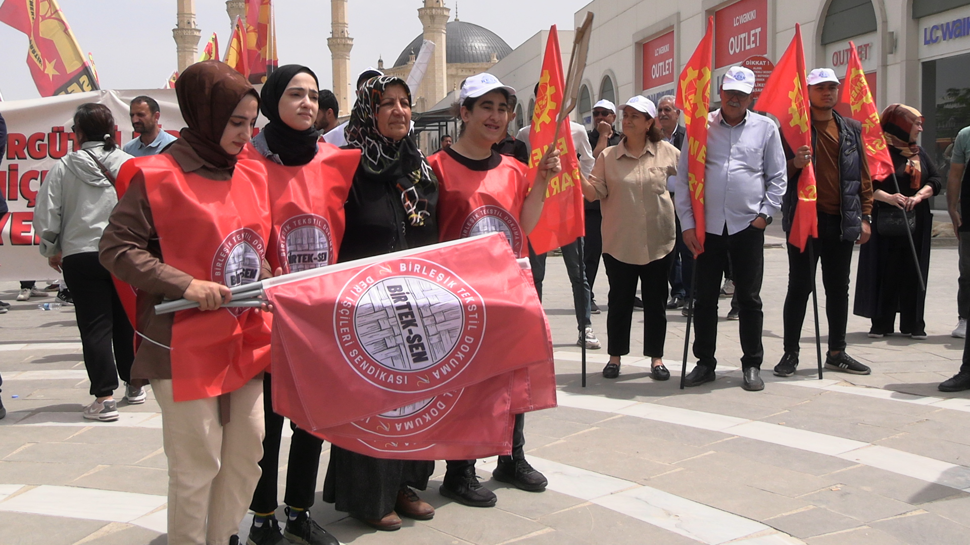 Urfa’da 1 Mayıs Renkli Görüntülere Sahne Oldu