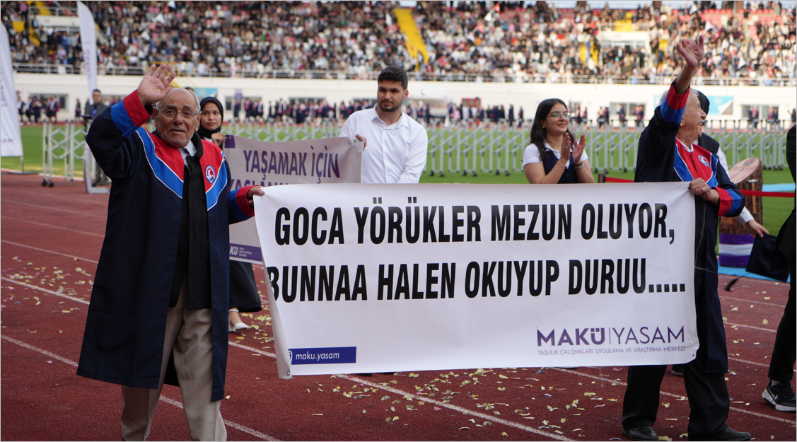 76 Yıl Sonra Hayalleri gerçek oldu!O Artık Üniversite Mezunu