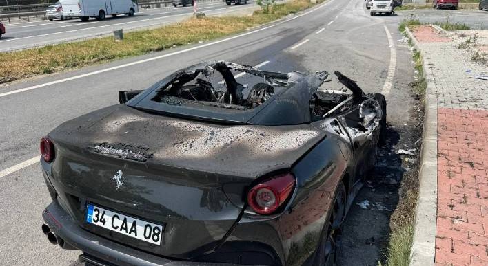 20 Milyonluk Ferrari Küle Döndü!