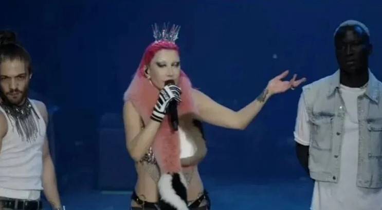 Harbiye'de Hande Yener Rüzgârı Esti!