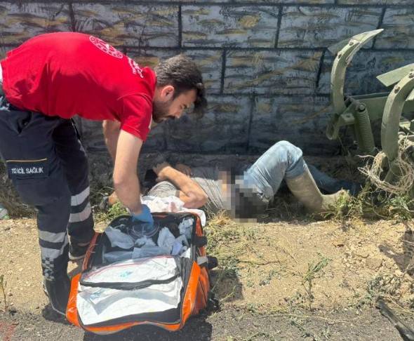 Araç Kültivatöre Takıldı, Traktör Havaya Uçtu!