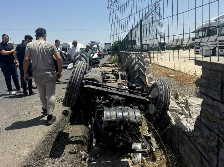 Araç Kültivatöre Takıldı, Traktör Havaya Uçtu!