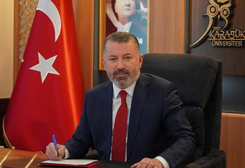 Milyonluk Maaşla Gündeme Gelen Rektör Hacca Gitti!