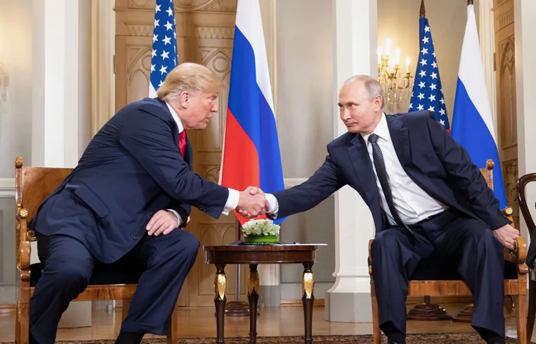 Trump: Putin Ateşle Oynuyor, Ben Olmasam Rusya çökerdi