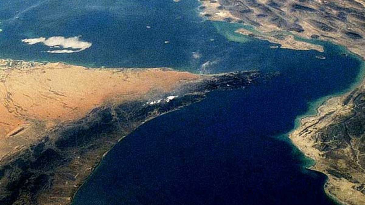 İran Resti Çekti: Hürmüz Boğazı Kapanabilir!