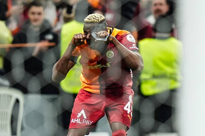 Osimhen Sonunda Tercihini Yaptı  !