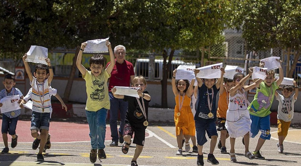 Yaklaşık 20 Milyon Öğrenci Bugün Karne Alıyor