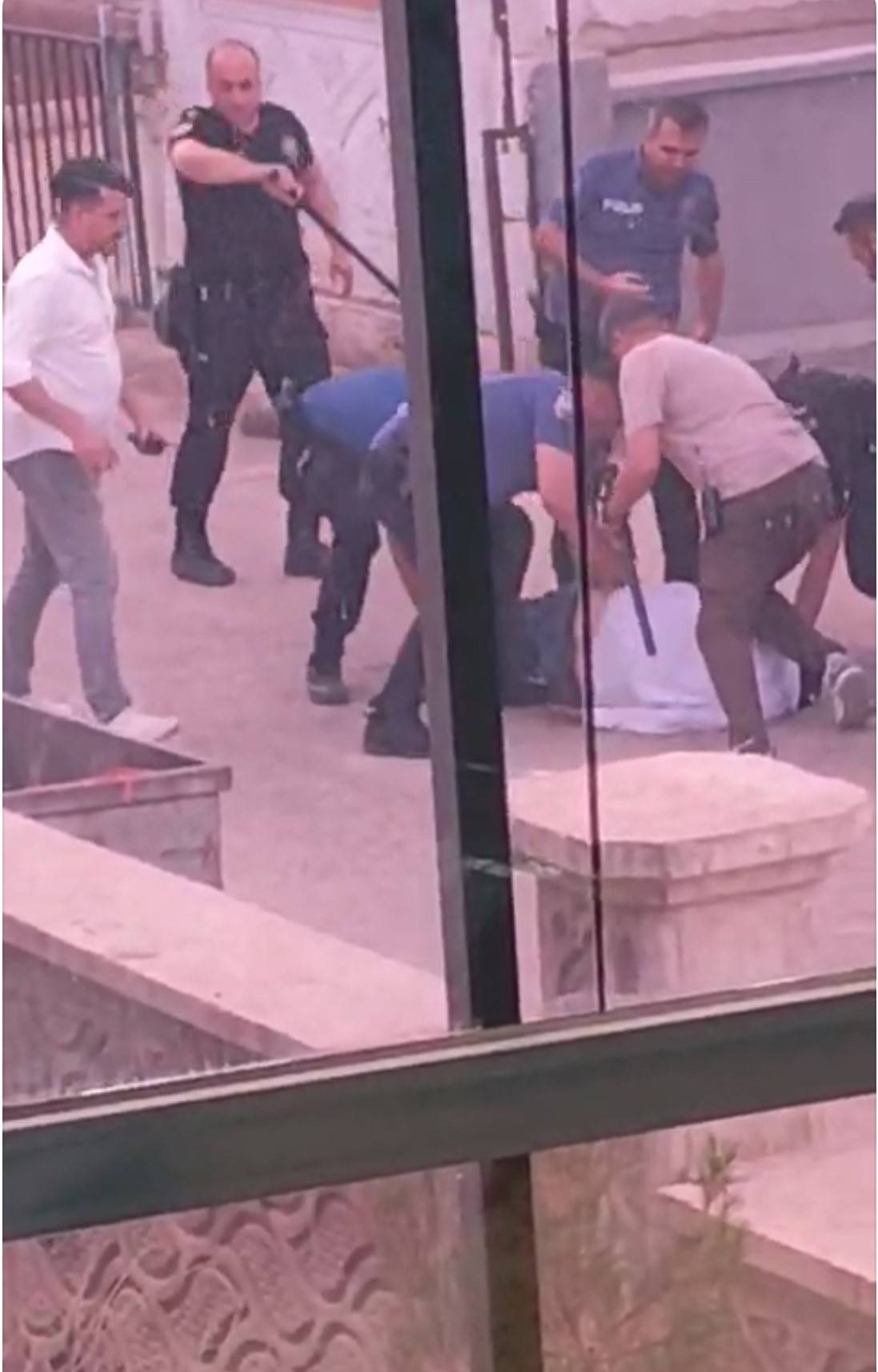 Bayram Öncesi Siverek’te Polise Bıçaklı Saldırı!