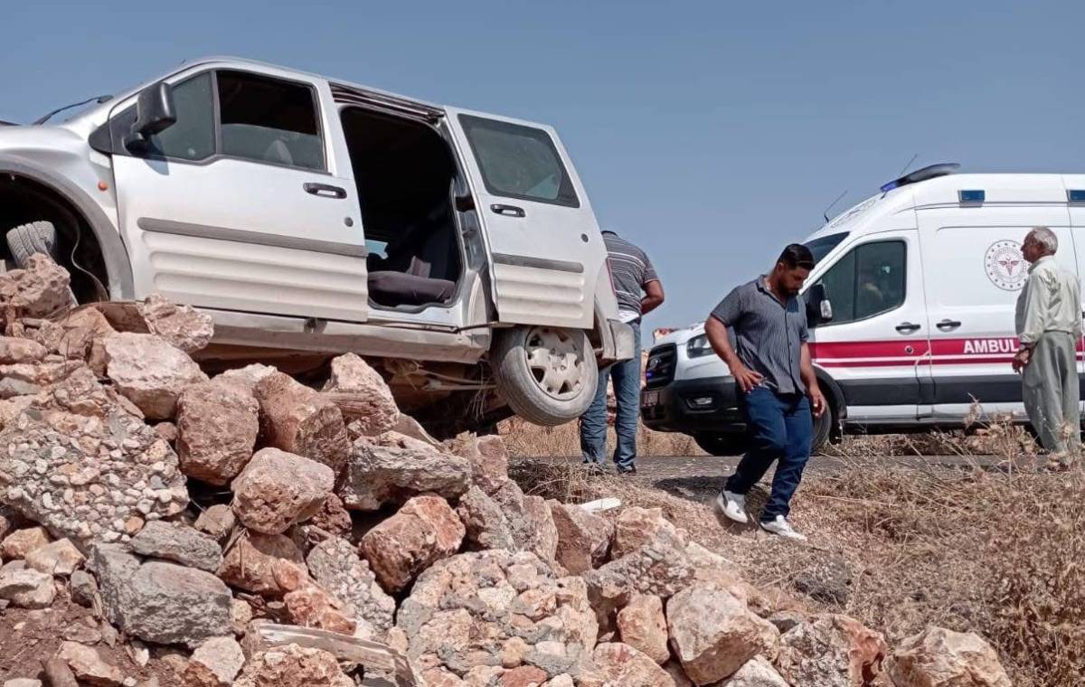Halfeti’de Trafik Kazası: 2 Kadın Yaralandı