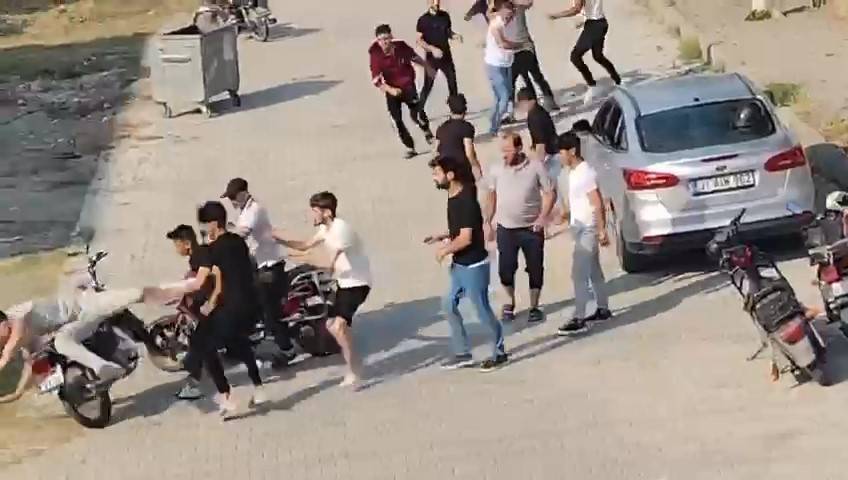 Bayram Günü Meydan Savaşı Gibi Kavga !