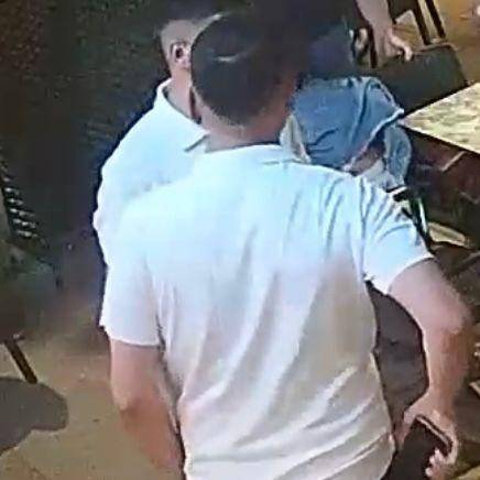 Burnunu Isırıp Kopardı! Pastanede Akılalmaz Olay