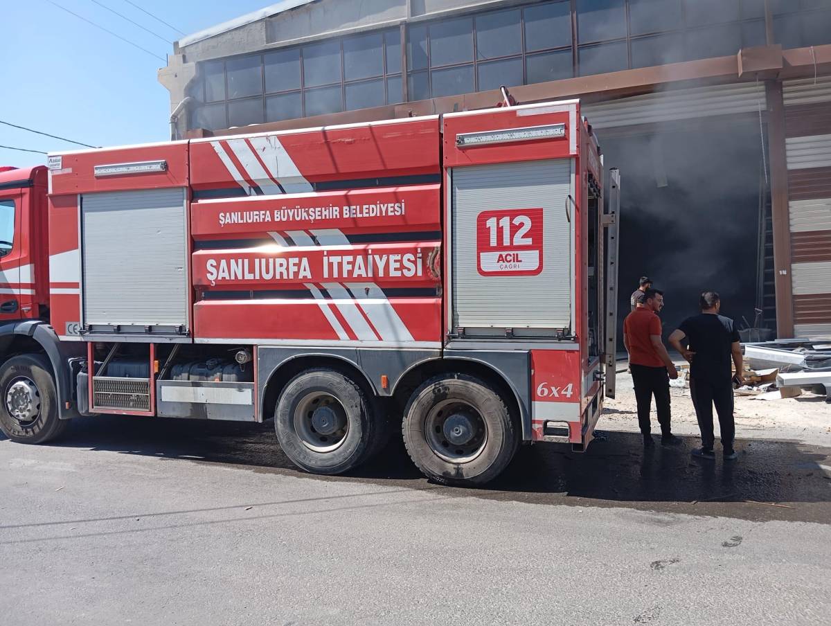 Şanlıurfa'da Boya Fabrikası Yandı!